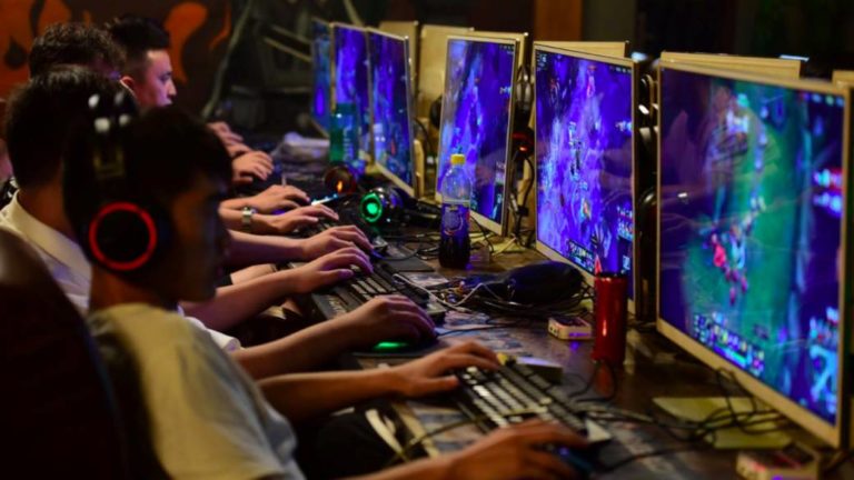 China prohibits playing video games more than 90 minutes a day and after 10pm
