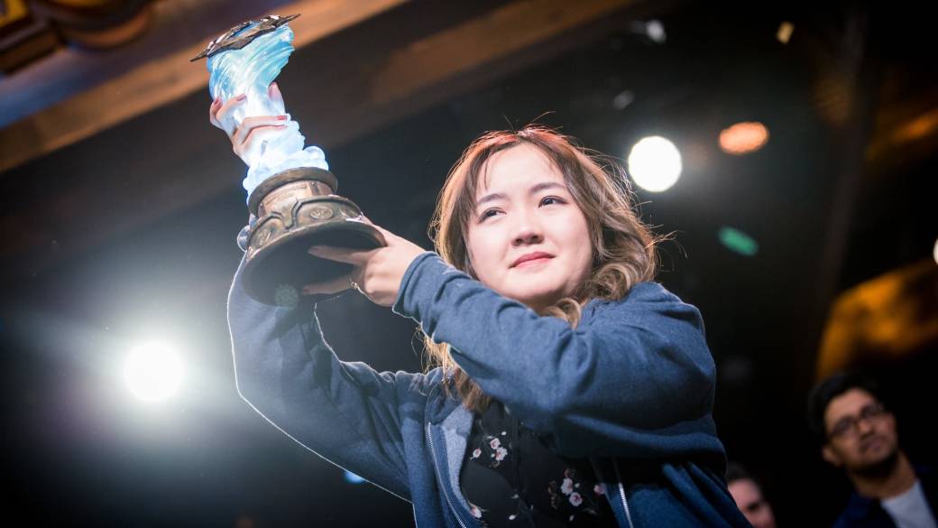 Hearthstone player VKLiooon, first woman to win a tournament at BlizzCon
