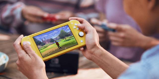 Nintendo launched in September 2019 Nintendo Switch Lite, a single portable model of Nintendo Switch for 219 euros (instead of 329 euros of the standard model).