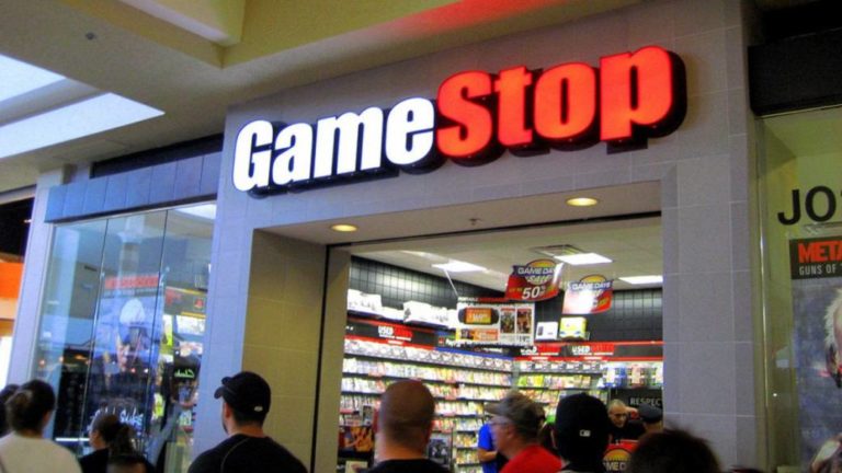GameStop announces the closure of more than 50 stores; collapses in the stock market