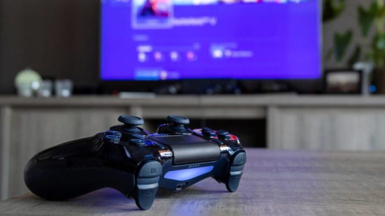 How to watch movies on PS4