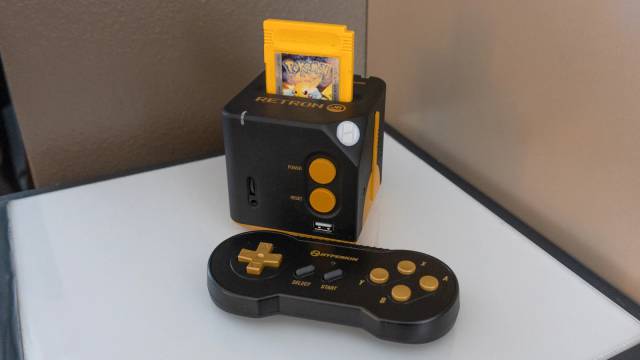 Retron Jr., new Hyperkin console | Andrew Liszewski (Gizmodo)