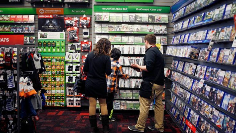 GameStop reverses its position on the coronavirus: closes some stores