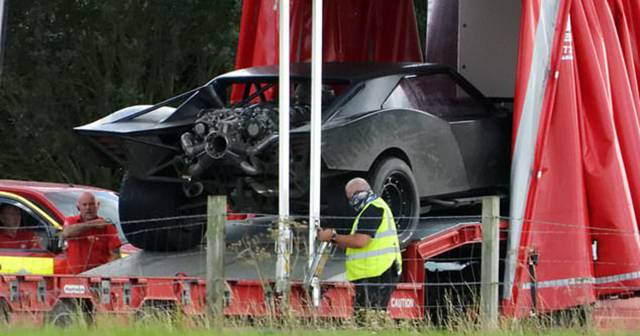 The Batman: new leaked images of the Batmobile on the set