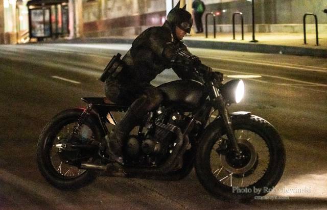 The Batman: new photos and videos of Batman and Catwoman on the Chicago film set