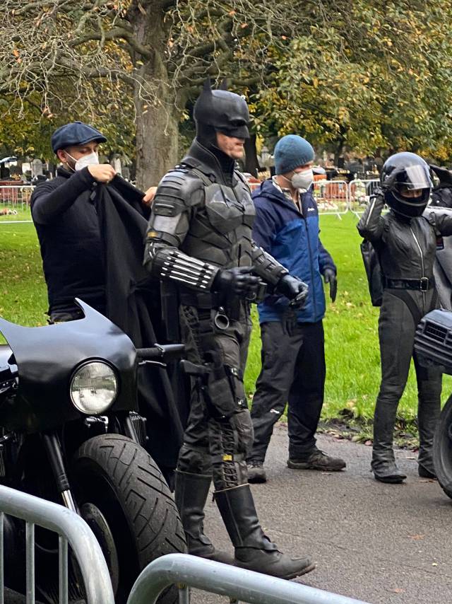 The Batman: the Bat-suit and the Bat-motorcycle in great detail in new images from the shoot