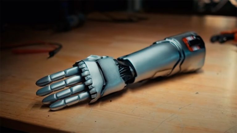 Cyberpunk 2077: Johhny Silverhand's bionic arm comes true for charity