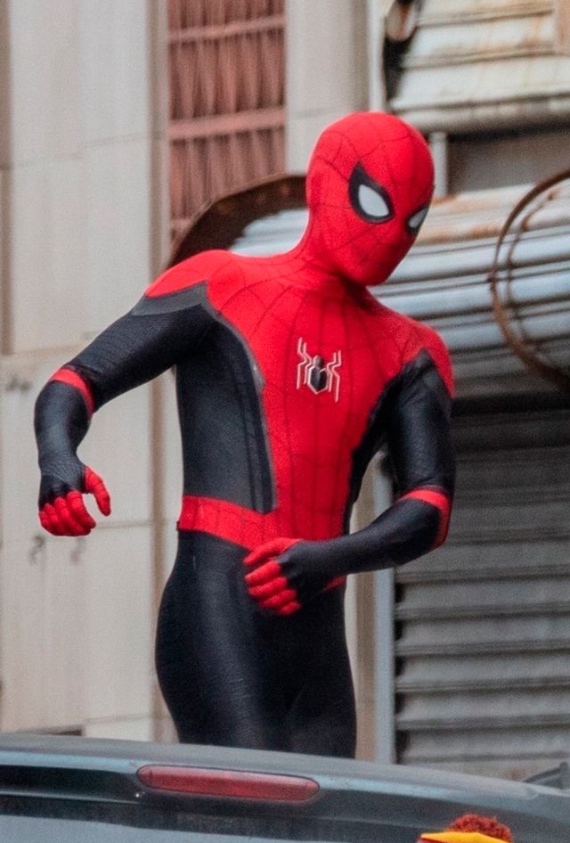 New images of Tom Holland with the Spidey suit on the set of Spider-Man 3
