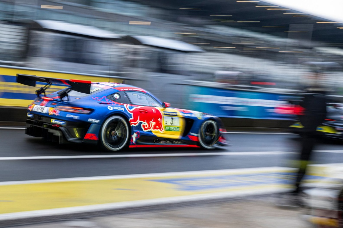 How a false Max Verstappen weight‑penalty rumor at the Nurburgring 24 Hours went viral