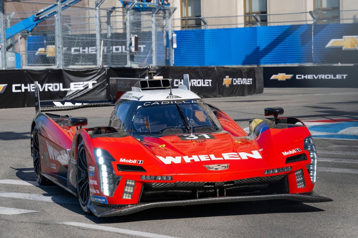 Cadillac Dominates Qualifying, Locks Front Row at IMSA Detroit Sprint Race