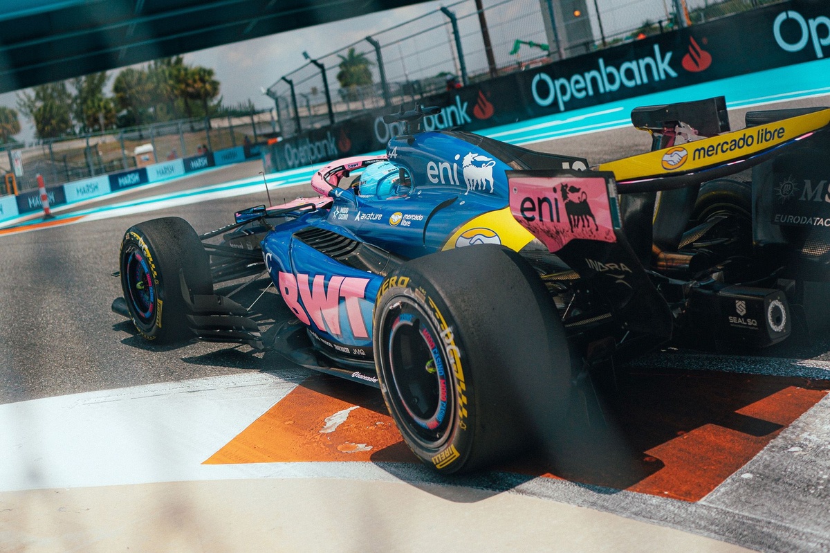 Mercedes Walks Away from Alpine F1 Stake Deal, Citing High Asking Price