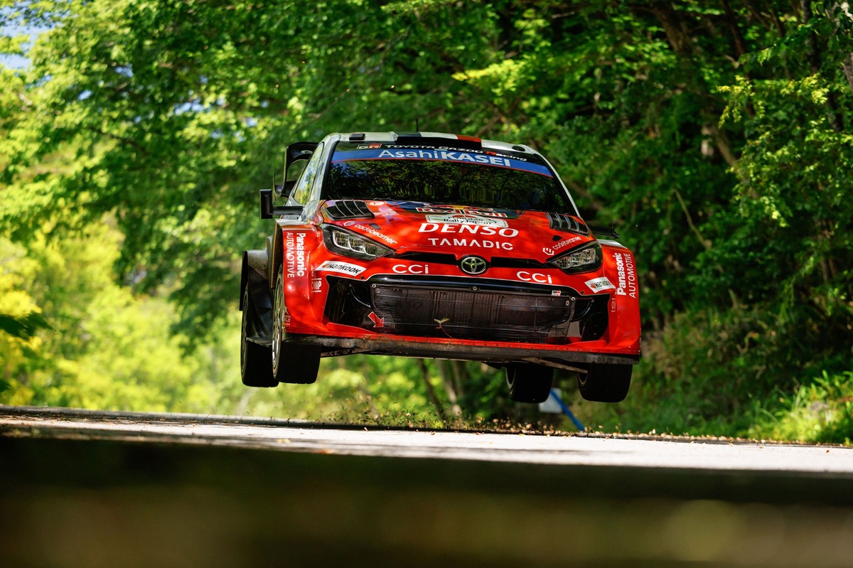 What kept Sebastien Ogier from challenging Elfyn Evans at the WRC Rally Japan