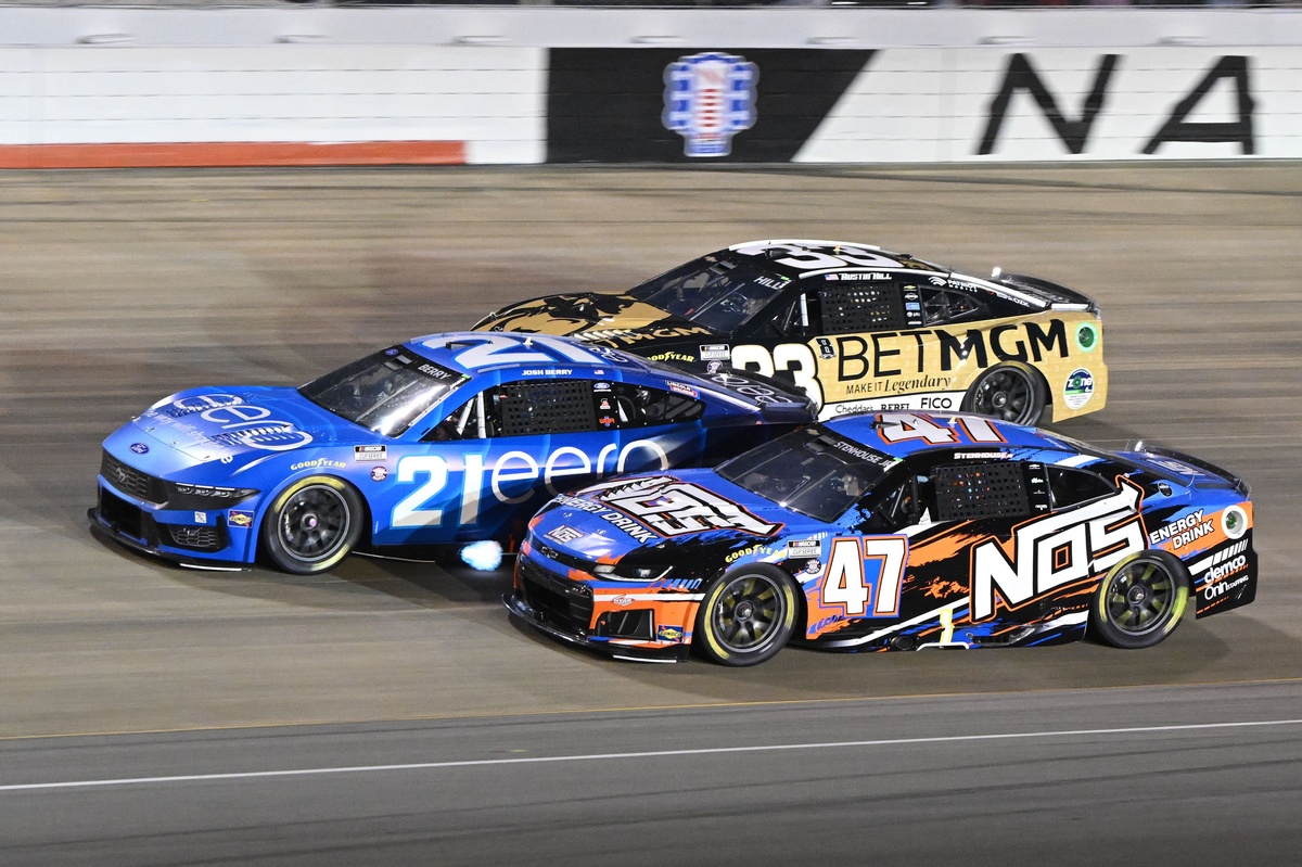 Underdog Hyak scores 4th as Ricky Stenhouse shines in Kyle Busch tribute car