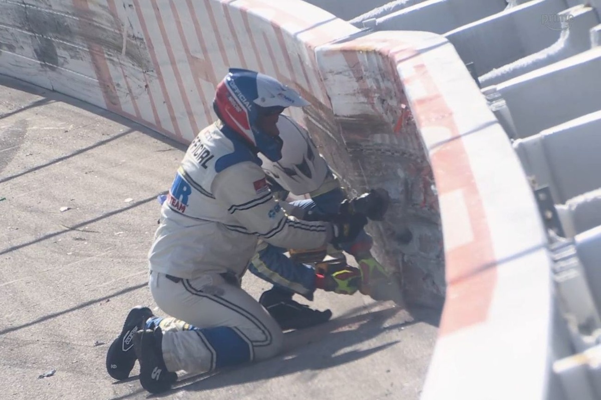 NASCAR Race Pauses as Wall Repairs Follow Severe Elliott-Bell Collision