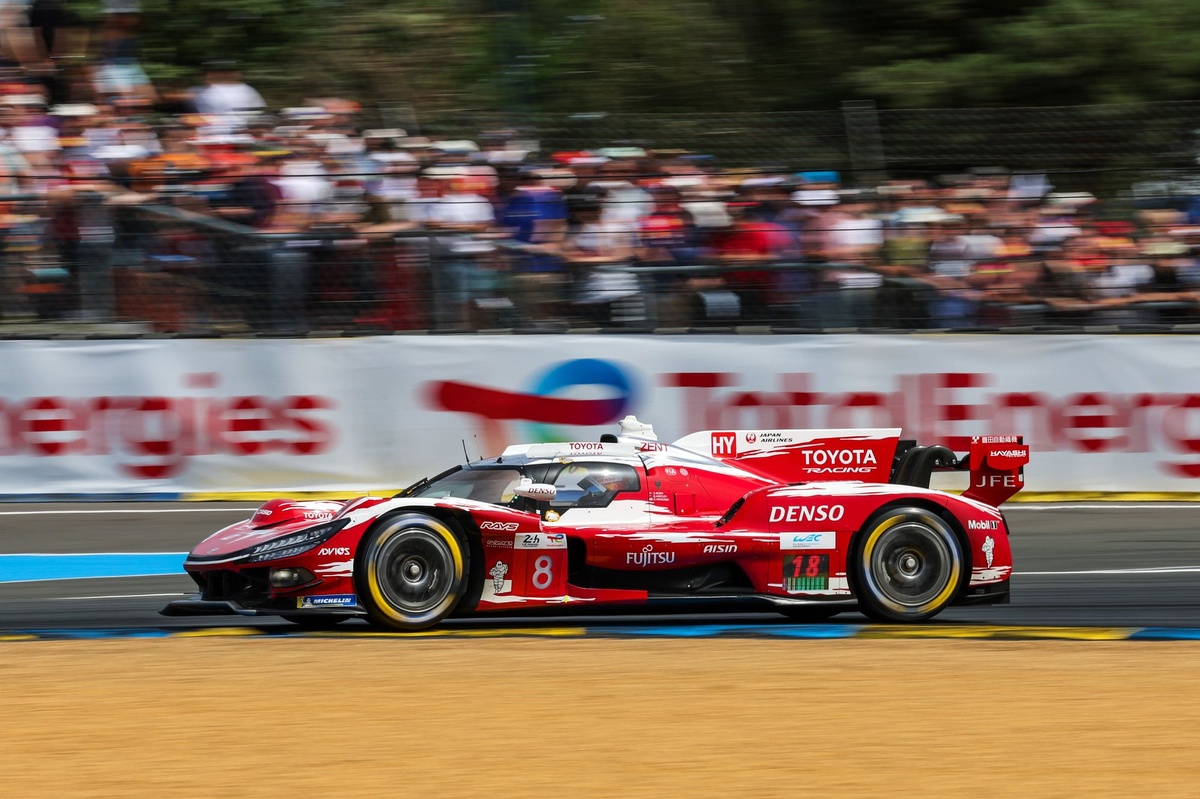 Toyota extends edge over BMW in the evening at Le Mans 24h H4.