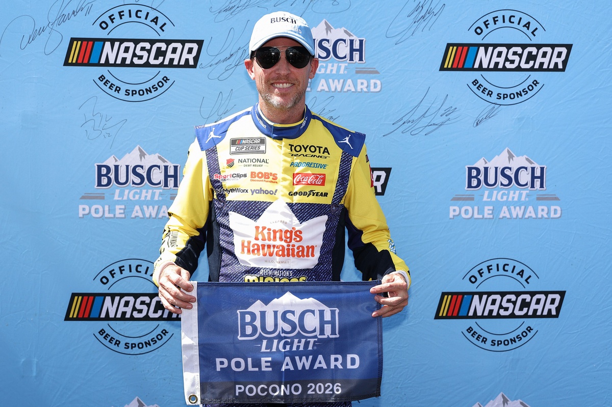 Hamlin Secures Pocono Pole as Wallace & Hocevar Spin in NASCAR Cup