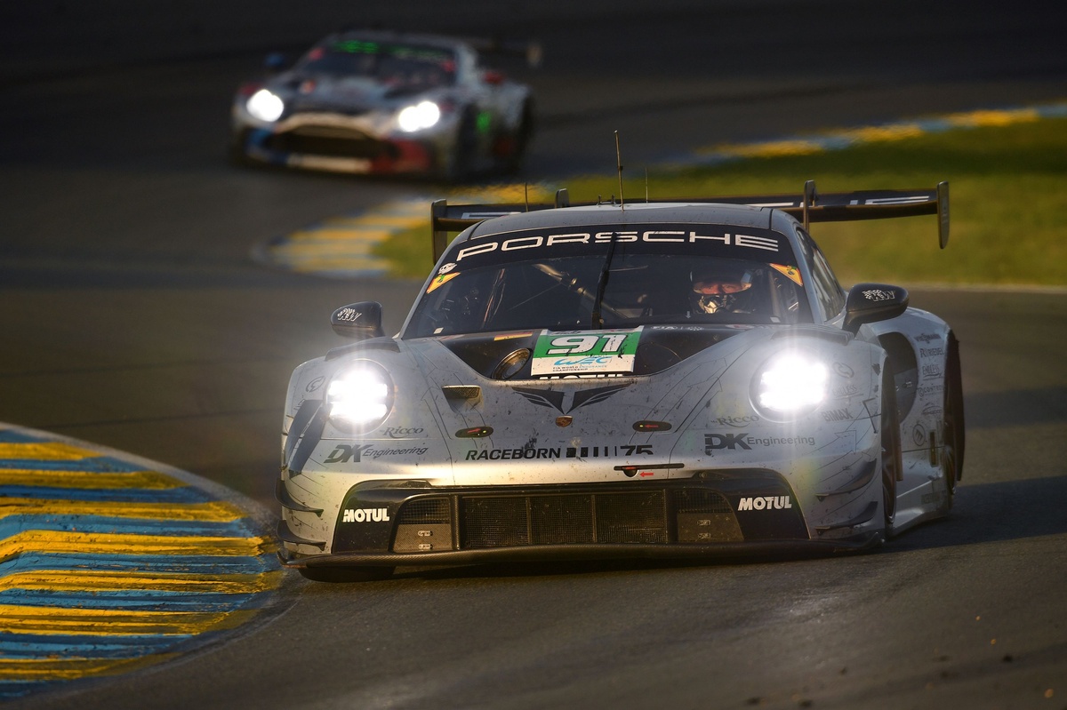 Le Mans 24h H18: BMW Claims Lead After Porsche Crash Sparks Safety Car