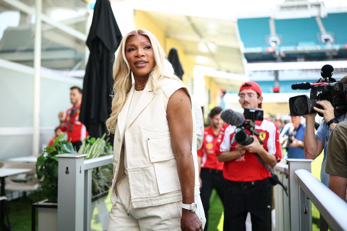 Serena Williams applauds Lewis Hamilton after Ferrari’s milestone F1 win.