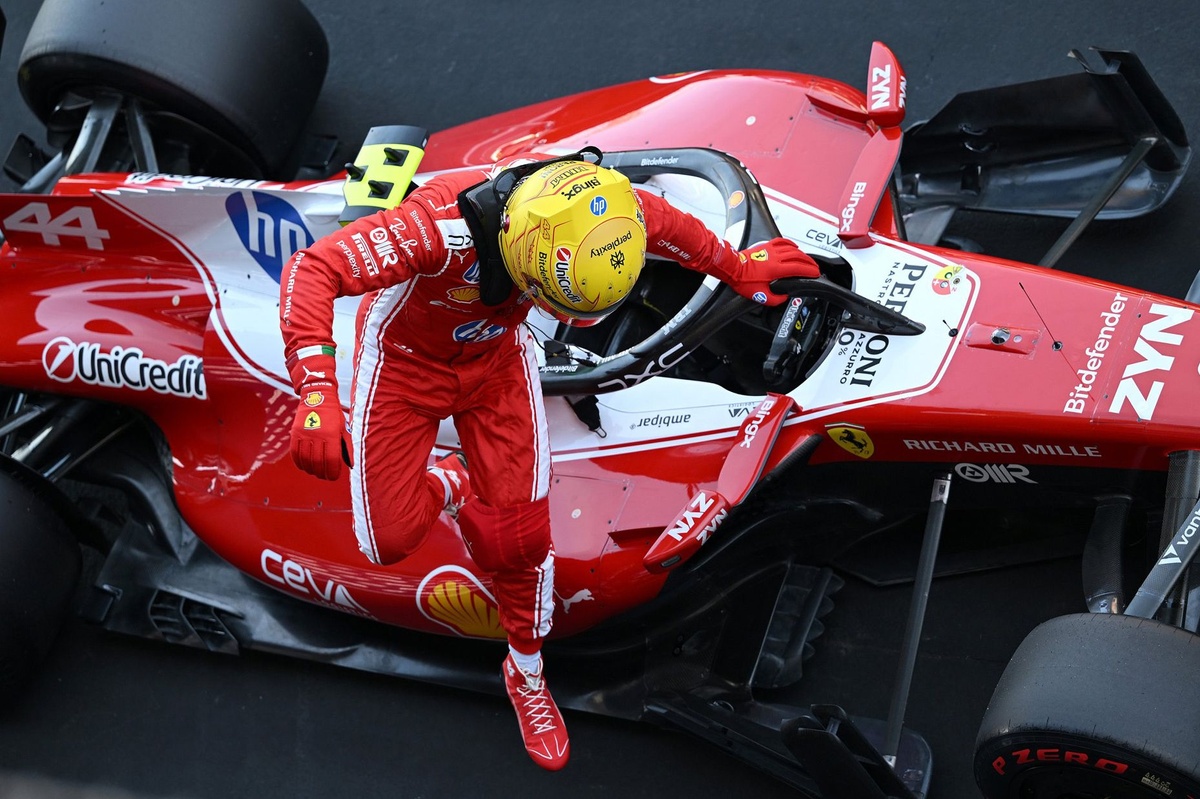 Sainz Explains How Hamilton Turned Ferrari into a Winning Machine