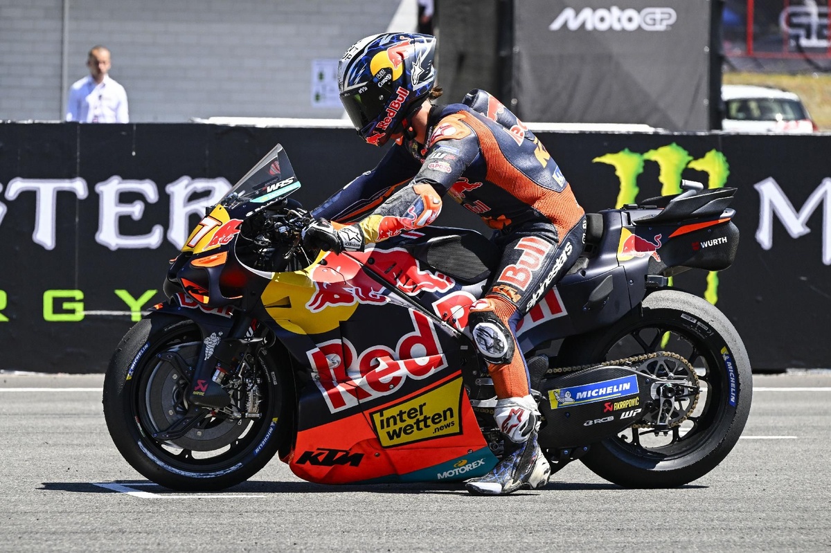 Pedro Acosta demands instant ban on both holeshot devices: “Everything or nothing!”