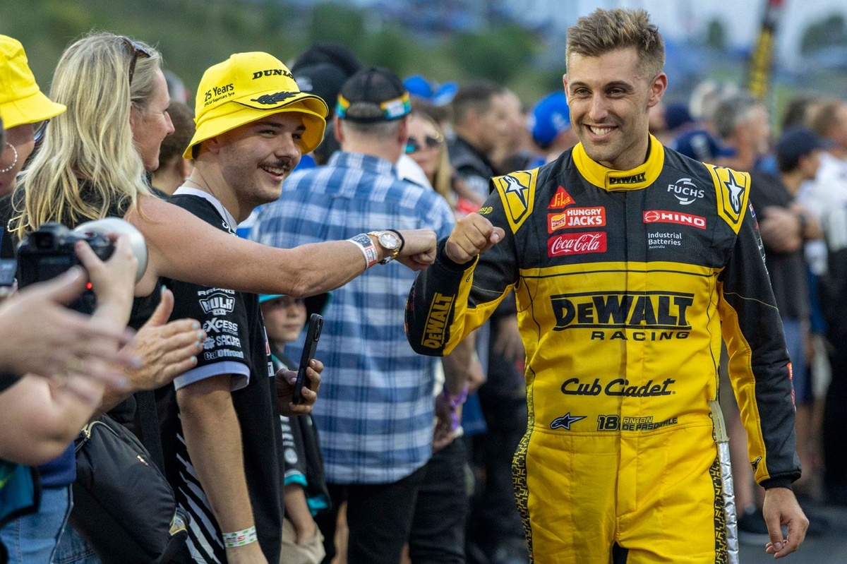 Supercars Darwin: Anton De Pasquale Secures Dominant Hidden Valley Victory