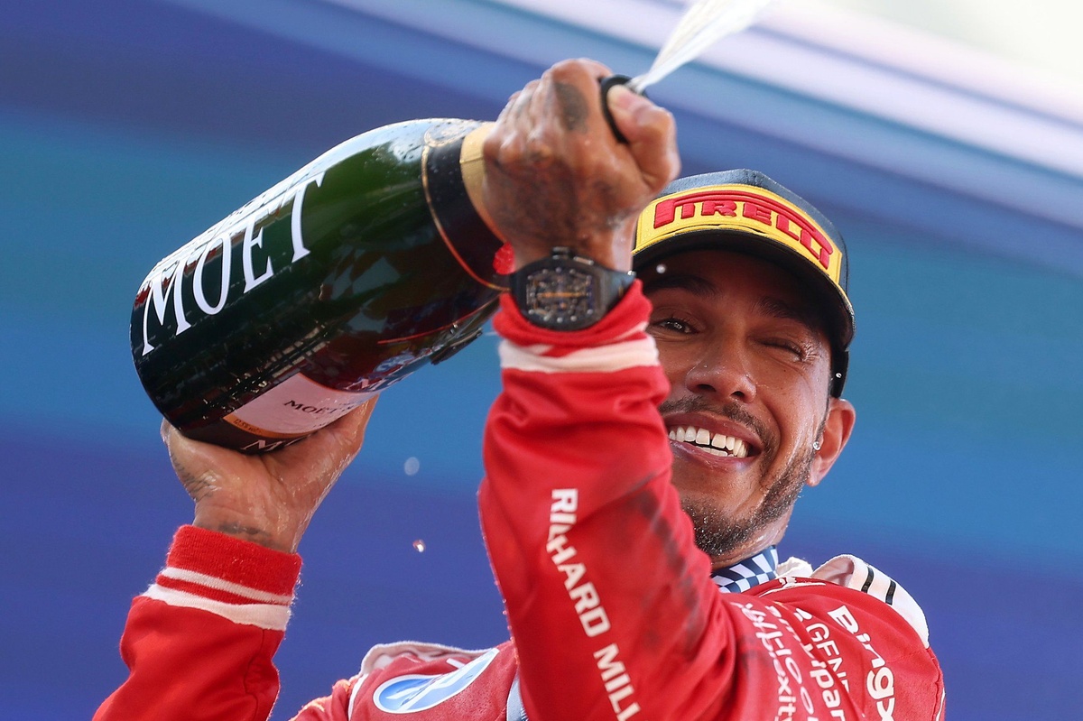 Lewis Hamilton thanks his fans: They “rescued me last year"