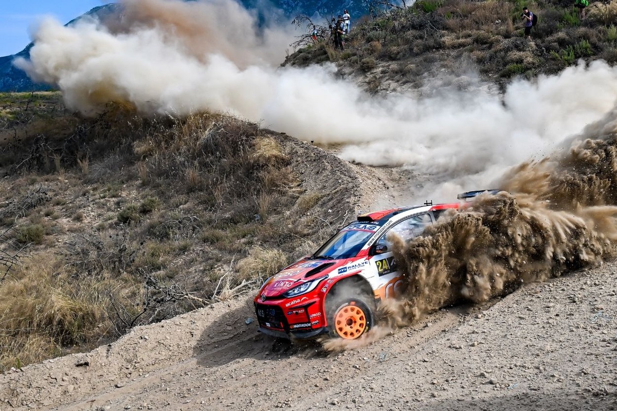 FIA investigates after rock smashes rally car windscreen in Greece