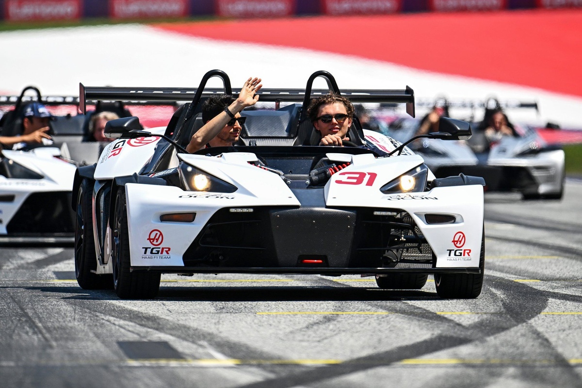 F1 Austrian GP Drivers’ Parade Ditches Lorry for Team‑Liveried KTM X‑Bows