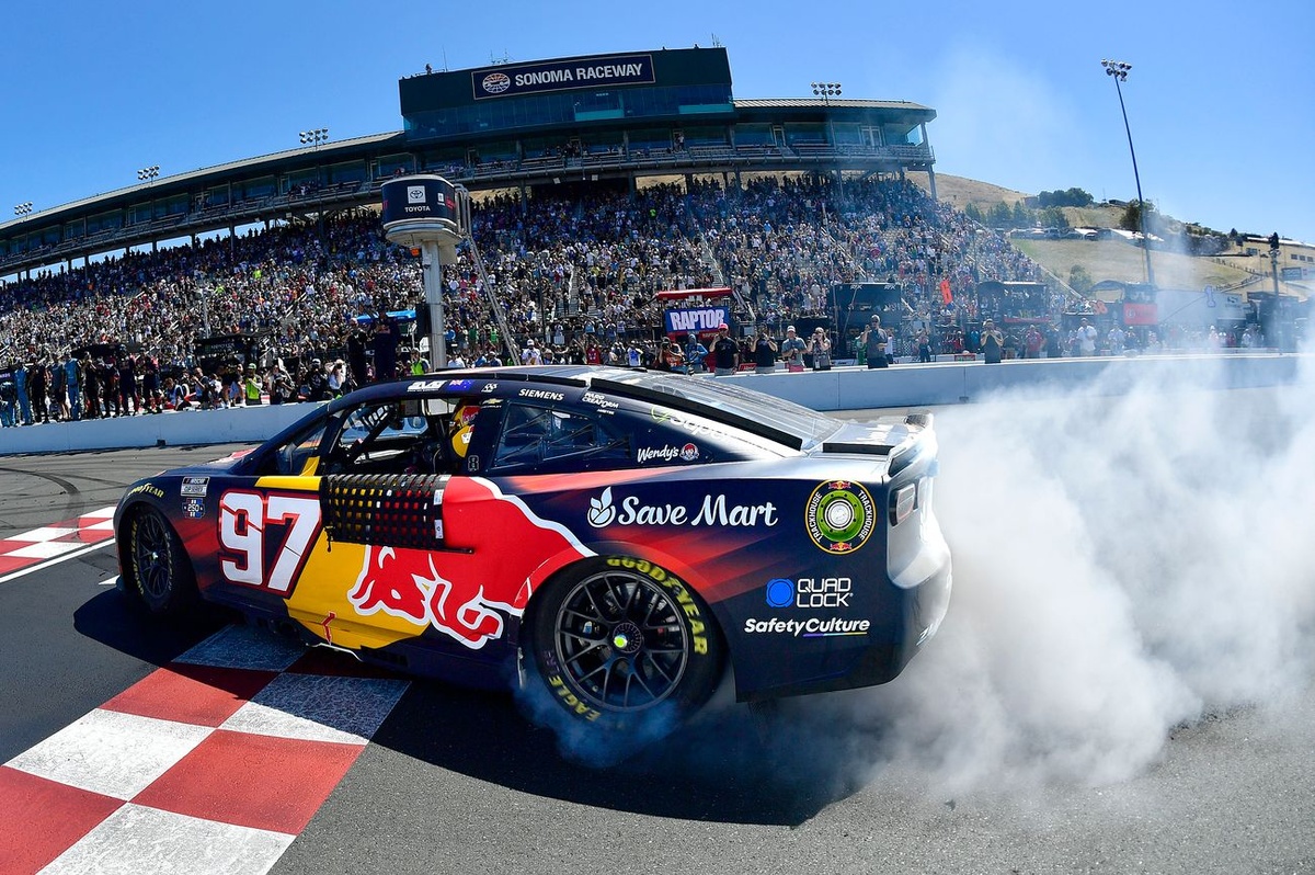 NASCAR Cup at Sonoma: Winners, Losers, and the Close‑Call Showdown that Rocked the Track
