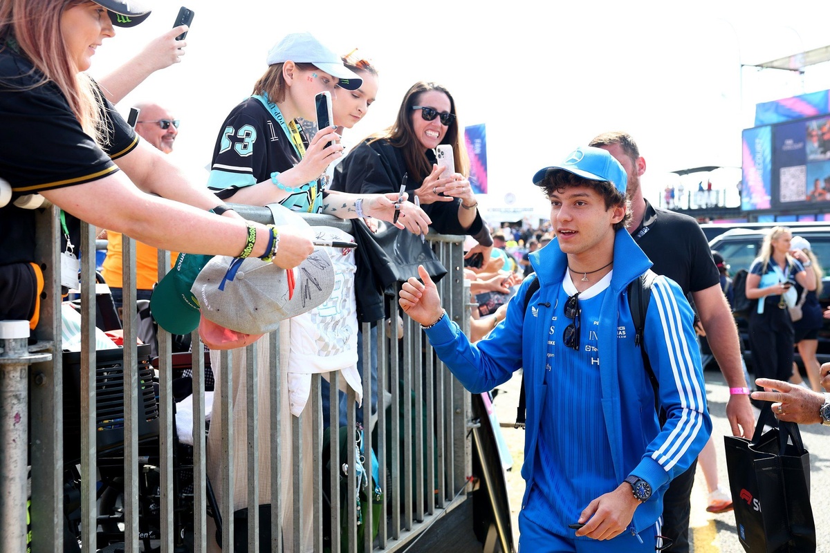 Ex‑F1 star claims Antonelli can really dent Russell’s British GP title hopes.