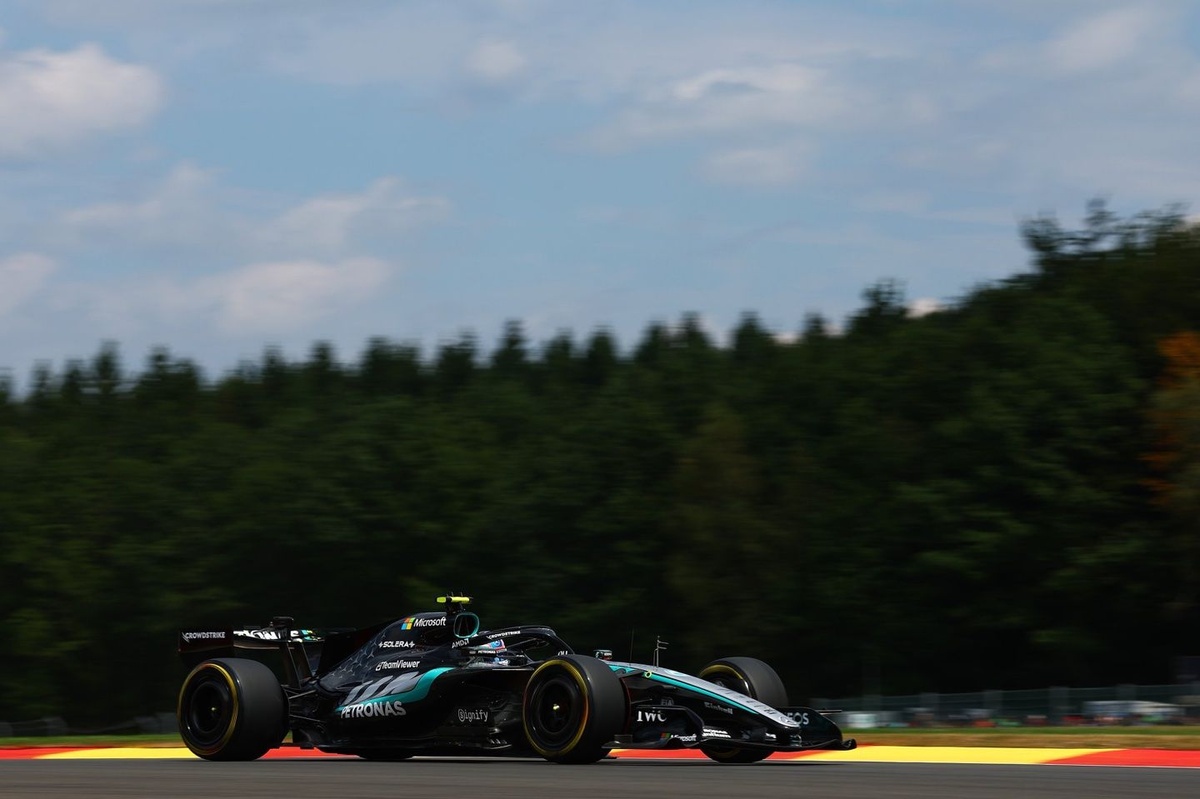 F1 Belgian GP: Kimi Antonelli Leads as Lewis Hamilton Crashes at Session’s Finish