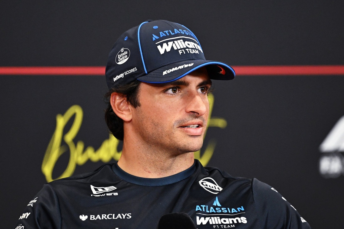 Carlos Sainz makes sobering Williams prediction before arrival of major upgrades