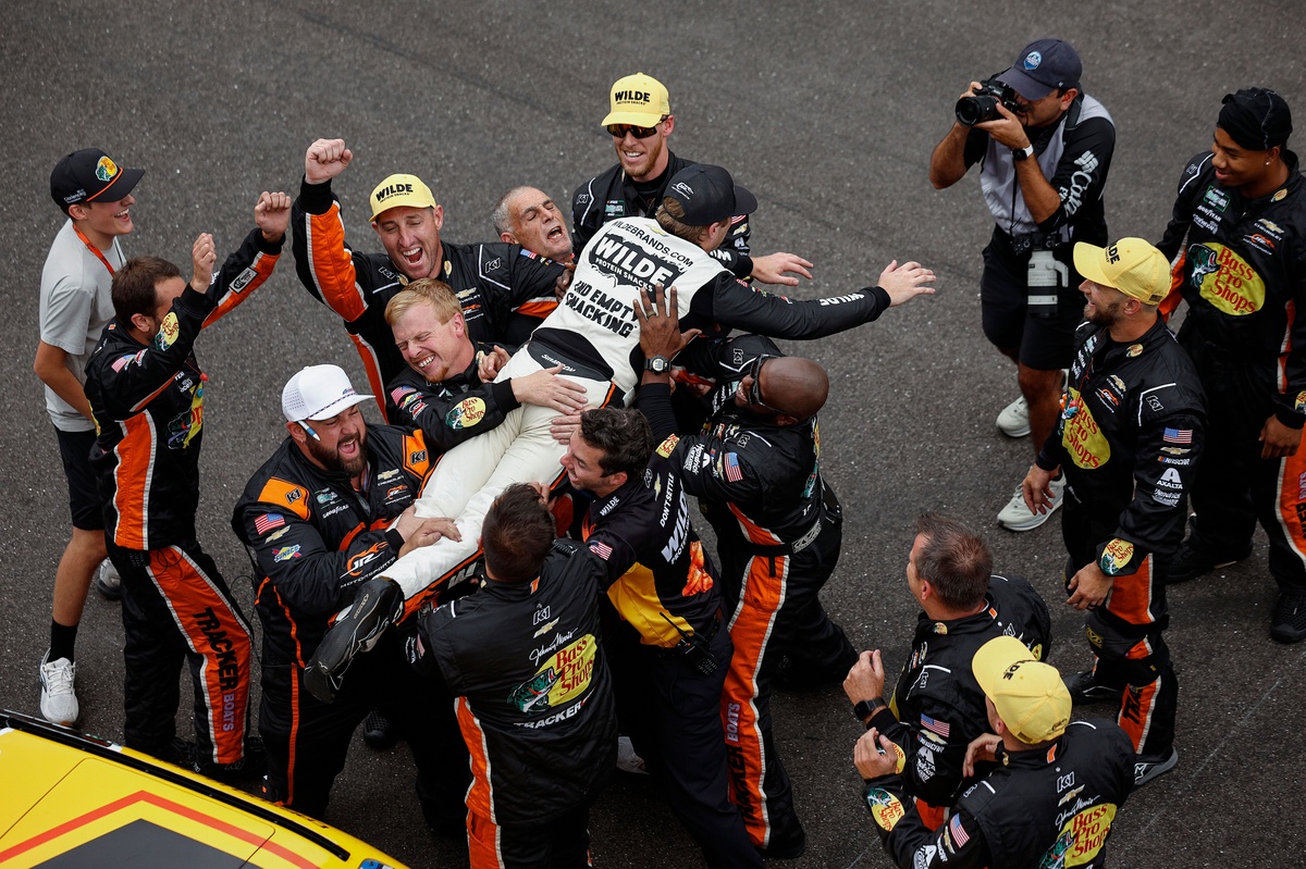 Carson Kvapil earns emotional first NASCAR O'Reilly win in historic day for JRM