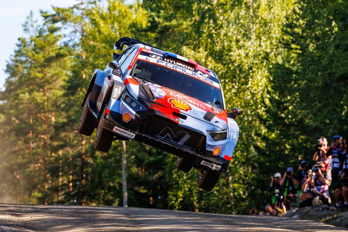 WRC Finland: Fourmaux Leads Early in Hyundai 1‑2 Showdown