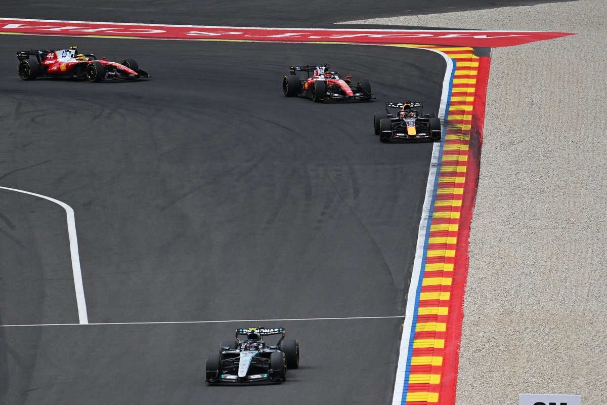 Mercedes "closely monitoring" when to bring upgrades for the rest of F1 2026