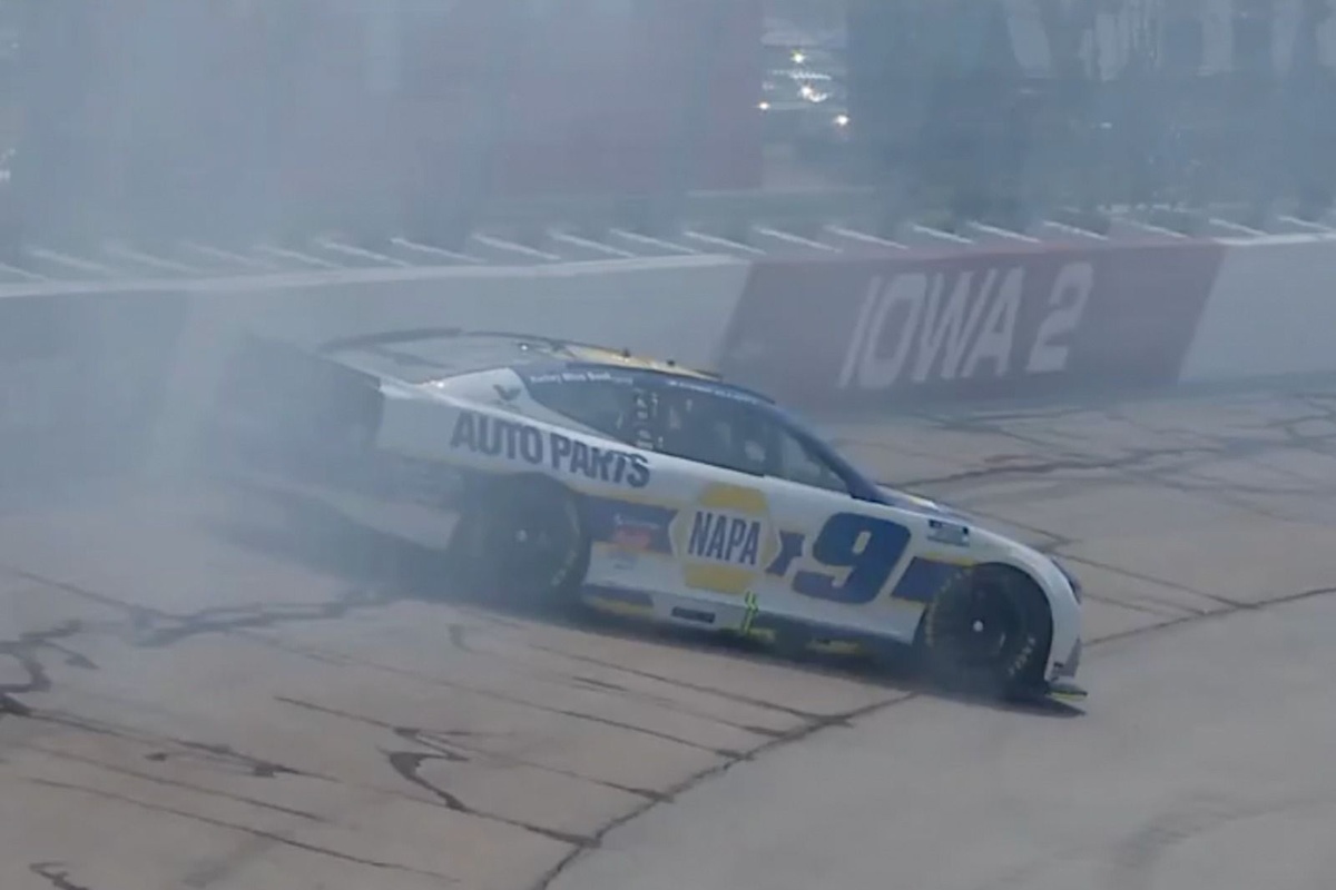 Chase Elliott’s Cup Car Crashes During Iowa Practice, Takes Damage