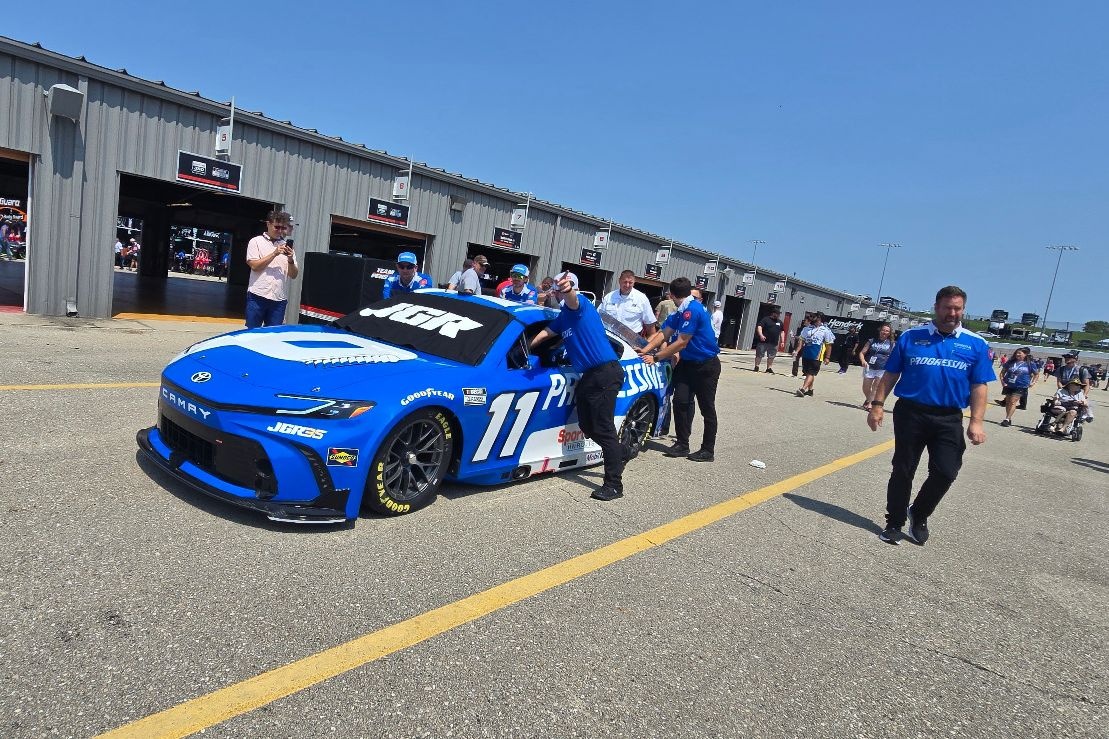 Denny Hamlin & Chase Briscoe NASCAR Iowa Brakes: The Surprising Problem