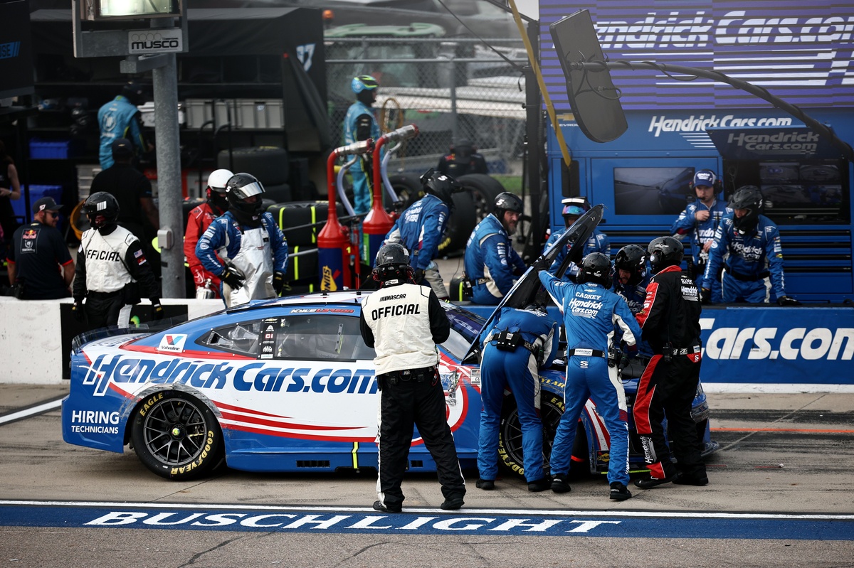 Iowa NASCAR Cup Showdown: Who Survived the Shifty Track and Who Fell Behind
