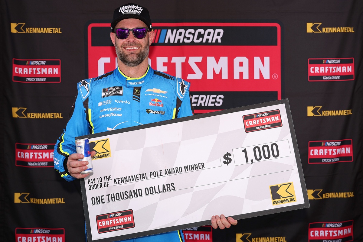 Shane van Gisbergen grabs first NASCAR oval pole at Richmond Truck race