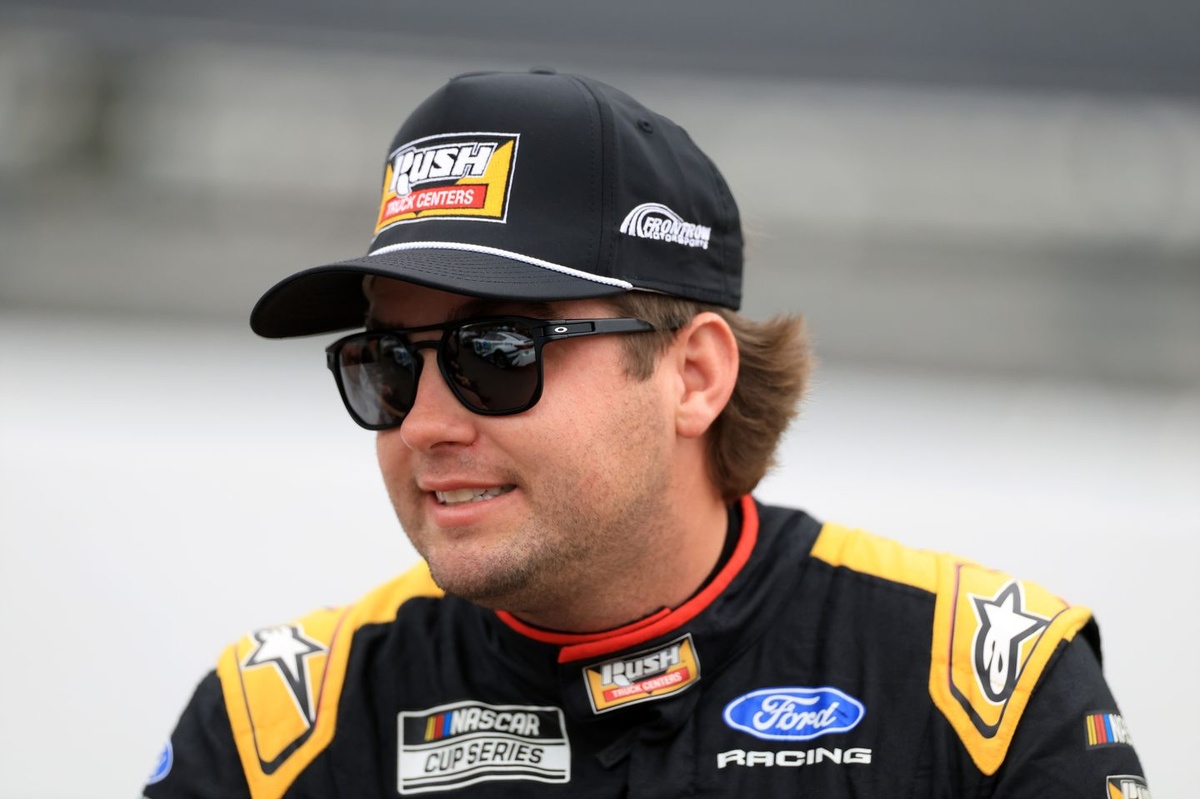 Noah Gragson Secures Future with Front Row Motorsports, Extends Contract