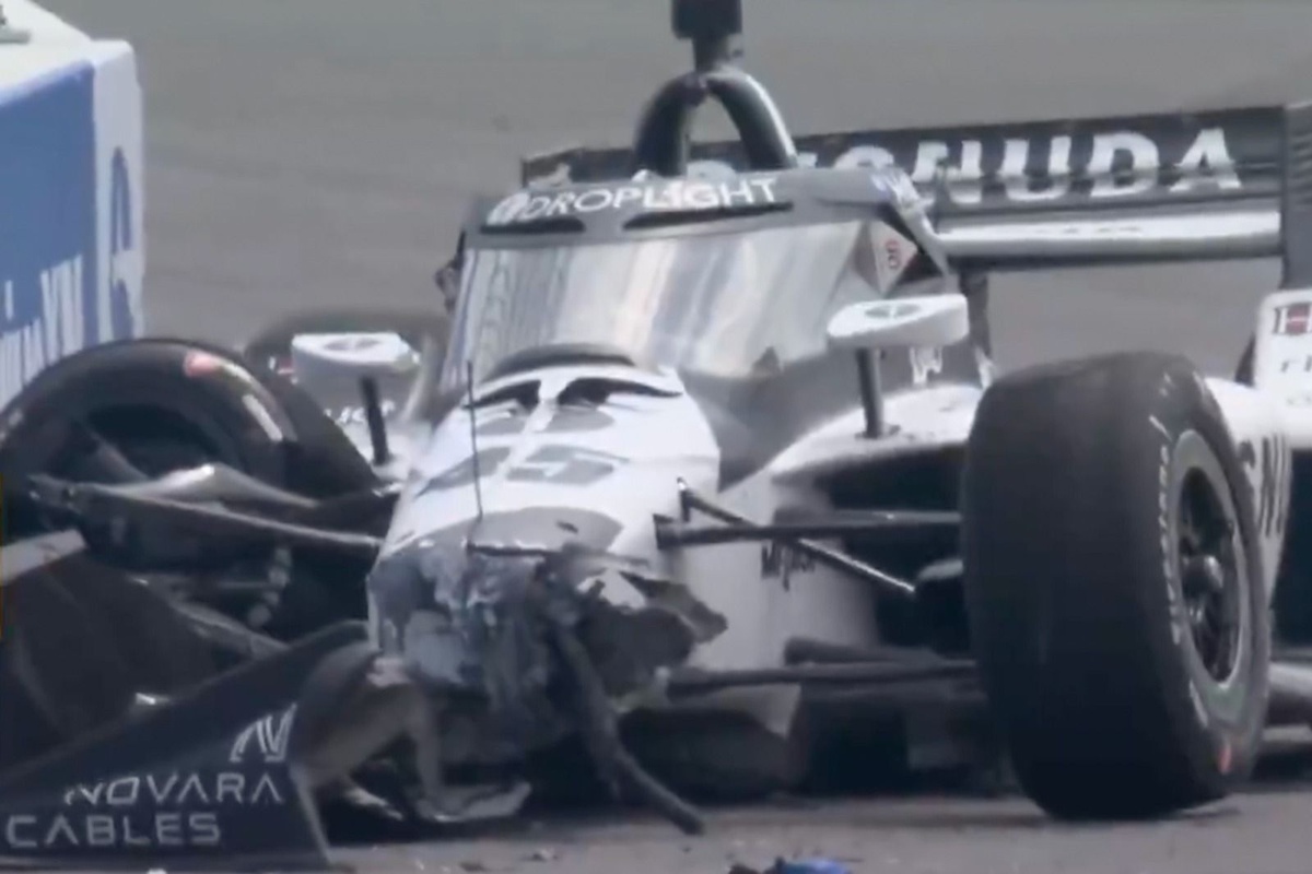 Pole-Position Louis Foster Crashes Out of Markham IndyCar Race