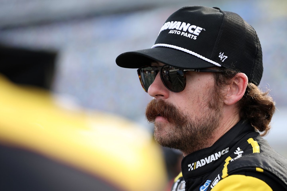 Ryan Blaney Rages After Ricky Stenhouse Jr. Turns Him During Daytona 500