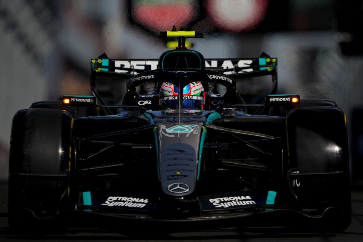 F1 Spanish GP: Antonelli dominates tricky second practice, Lindblad crashes