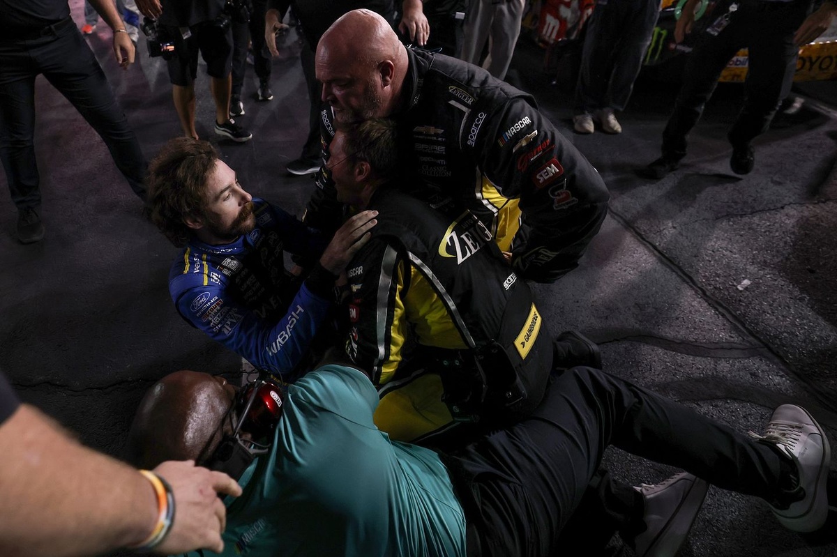 NASCAR Spares Carson Hocevar & Ryan Blaney From Penalties After Bristol Showdown