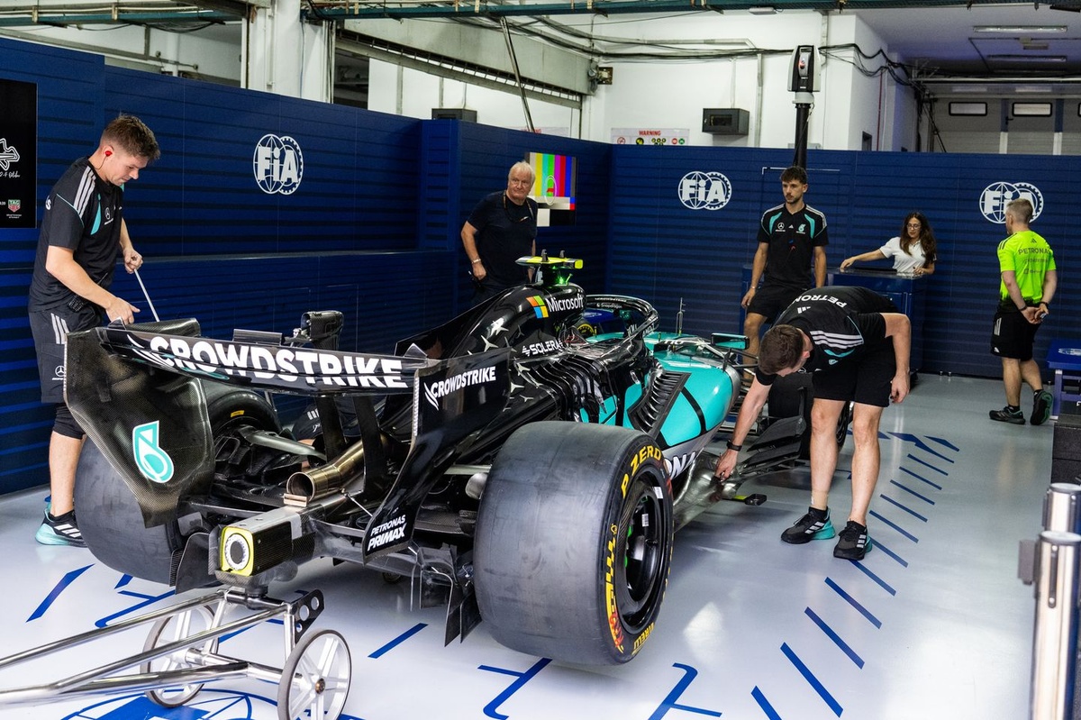 Mercedes Reveals F1 Bahrain GP Updates: Key Changes & Strategy