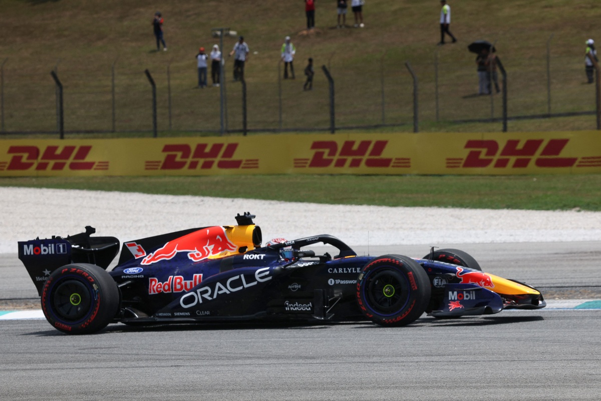 Max Verstappen Dominates FP1 at Bahrain GP, Fast Track in Malaysia