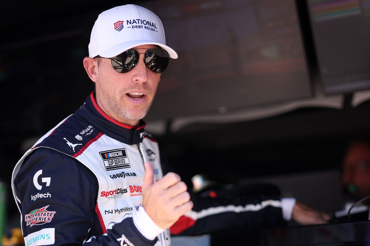 NASCAR Cup Las Vegas Chase: Denny Hamlin Nets Pole for JGR 1-2-3-4 Starting Lineup